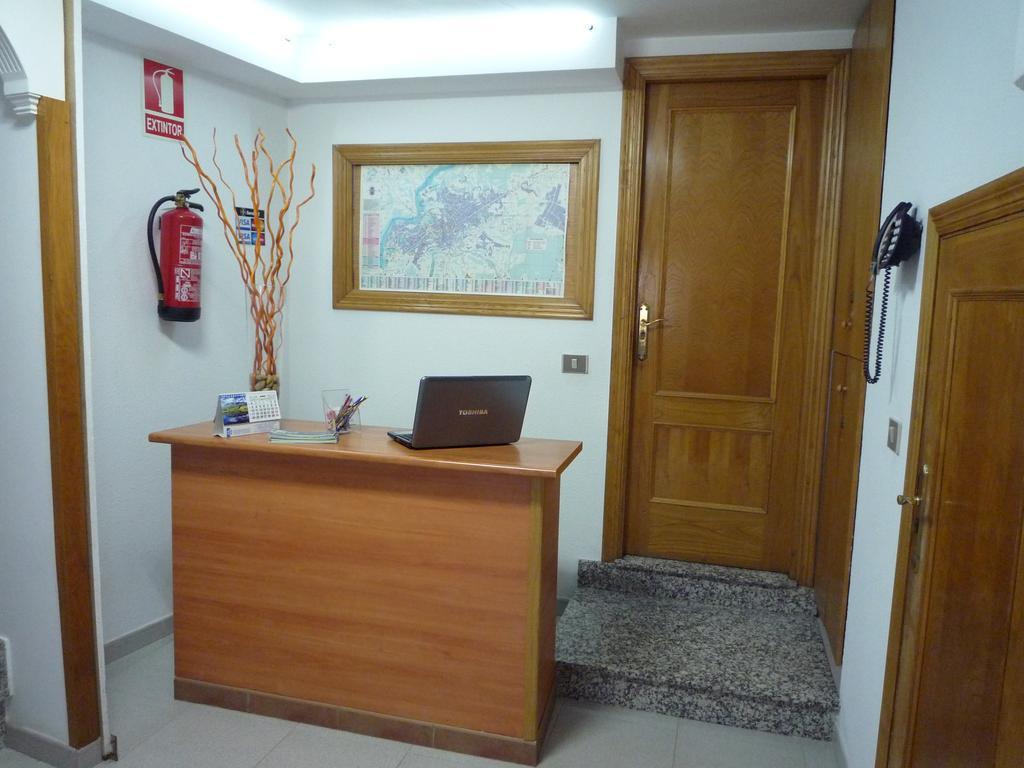 Hostal Residencia Ponte Vella Луго Екстериор снимка